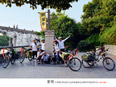 千里骑行到京杭大运河南端的北京财经学院的师生们（蒋福寿 摄影 中国京杭大运河博物馆 供图）